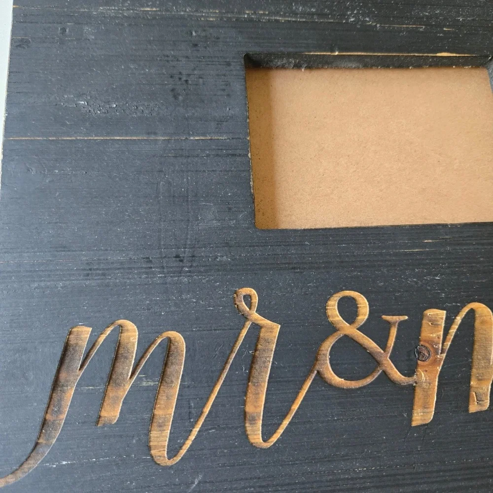 SoHa Living Elegant Black 'Mr & Mrs' Photo Frame